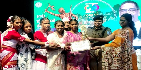 राज्य स्थापना दिवस पर आयोजित सांस्कृतिक कार्यक्रमों ने मोहा लोगों का मन