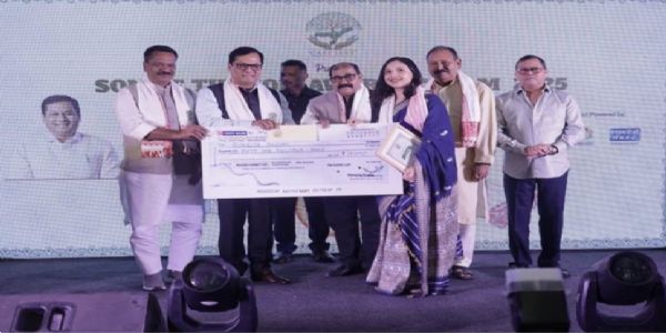 सर्बानंद सोनोवाल ने मीडिया, उद्यमिता, खेल, कला संरक्षण में उत्कृष्ट योगदान देने वाले असम के पांच युवाओं को उभरते प्रतिभा सम्मान से नवाजा