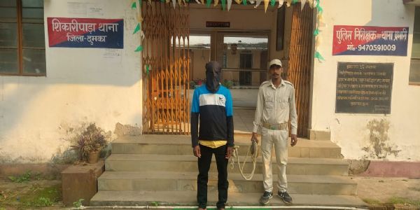 महिला को पेट्रोल छिड़ककर जलाने के मामले का आरोपित गिरफ्तार