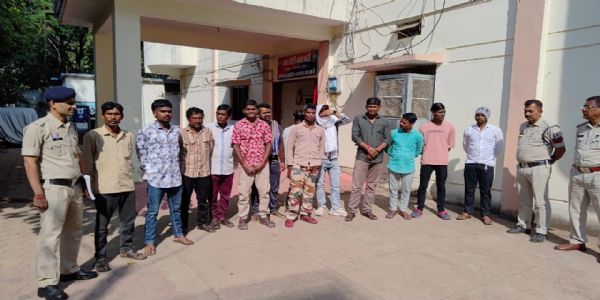 आपराधिक गतिविधियों में कमी लाने हर शनिवार गुंडा-बदमाशों की लग रही क्लास