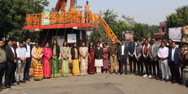 भगवान बिरसा मुंडा की प्रतिमा पर हुआ माल्यार्पण