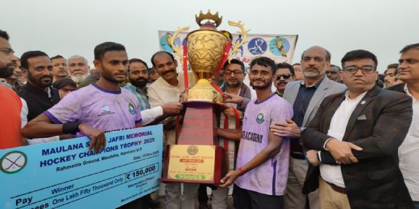 हॉकी टूर्नामेंट के फाइनल मुकाबले में बनारस बनी विजेता हॉकी टूर्नामेंट के फाइनल मुकाबले में बनारस बनी विजेता