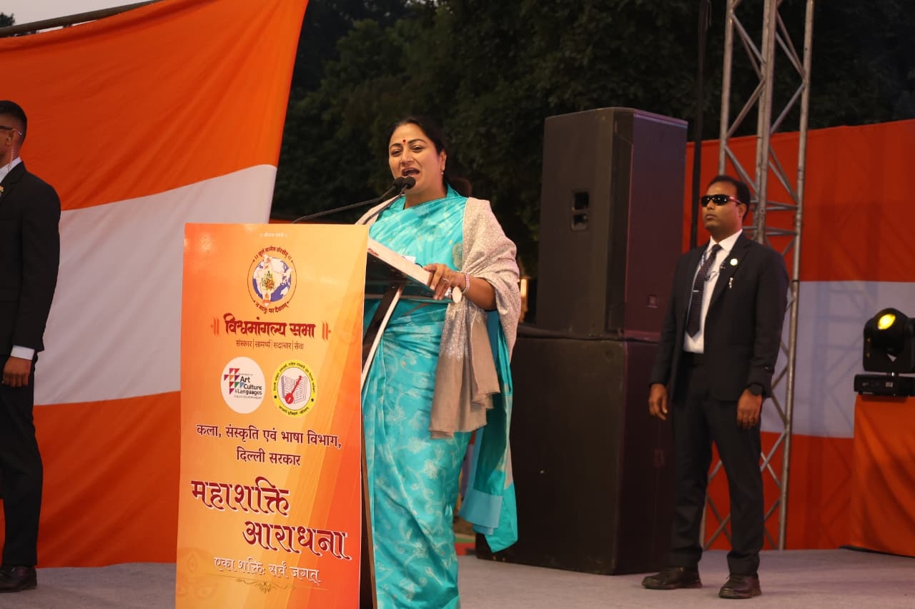 वासुदेव घाट पर महाशक्ति आराधना कार्यक्रम’ को संबोधित करती मुख्यमंत्री रेखा गुप्ता वासुदेव घाट पर महाशक्ति आराधना कार्यक्रम’ को संबोधित करती मुख्यमंत्री रेखा गुप्ता