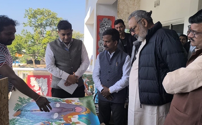 स्थानीय शिल्प कलाओं का किया निरीक्षण स्थानीय शिल्प कलाओं का किया निरीक्षण