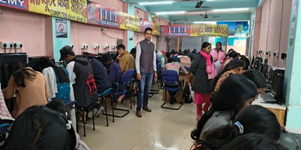 जेआईआईटी एकेडमी में दक्षता जांच परीक्षा आयोजित