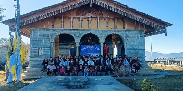 छात्रों  ने किया डंडा नागराजा मंदिर में शैक्षिक भ्रमण