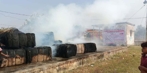 जांजगीर-चांपा: धान खरीद के बीच बारदाना में लगी आग, 40 गठान जलकर राख