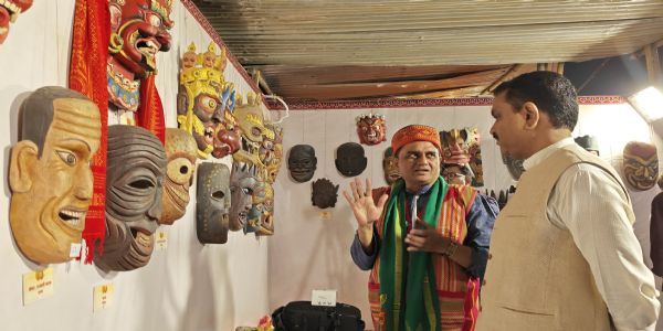 जनजातीय गौरव दिवस पर लखनऊ में छह दिवसीय मुखौटे प्रदर्शनी का आयोजन