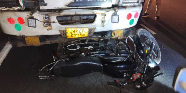 नेशनल हाईवे पर ट्रक की टक्कर से दो बाइक सवारों की मौत