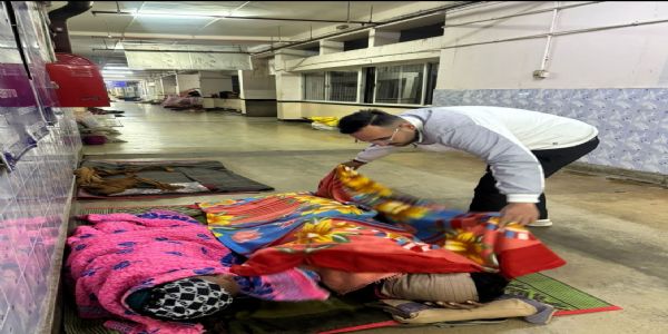 गुरु नानक सेवक जत्था के सदस्यों ने जरूरतमंदों के बीच बांटा कंबल