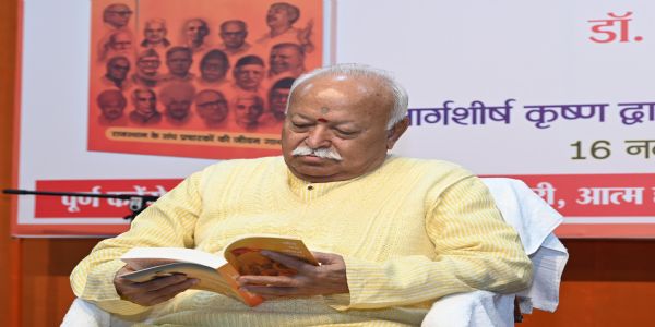 स्वयंसेवकों के भाव बल और जीवन बल से चलता है संघ : डॉ. मोहनराव भागवत