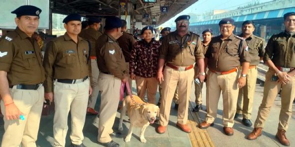 श्रीधाम एक्सप्रेस में बम की सूचना निकली अफवाह