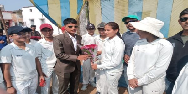 क्रांति गौंड के घुवारा गांव में आयोजित टूर्नामेंट में झांसी महिला टीम फाइनल में