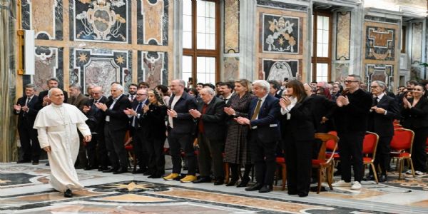 पोप लियो ने कहा-फिल्में सच दिखाएं, आशा का संचार करने वाला हो सिनेमा