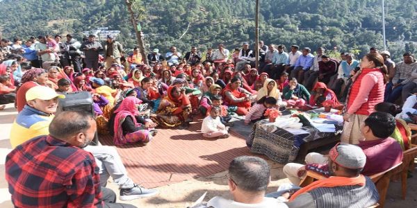 जन मिलन कार्यक्रमों में शामिल हुईं मंत्री रेखा आर्या