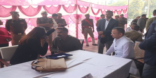 डीआईजी, एसएसपी समेत पुलिस अधिकारियों व कर्मियों ने स्वास्थ्य जांच शिविर में कराया चेकअप