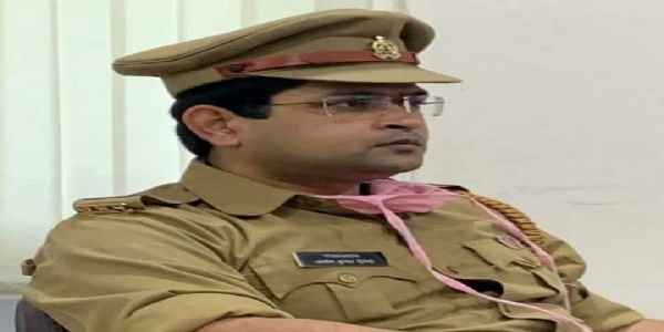 पूछताछ के नाम पर मां बेटी को परेशान करने वाला इंस्पेक्टर बर्खास्त