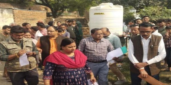 निर्माण कार्यों में अनियमितताओं की जांच, उप श्रमायुक्त ने दर्ज किए ग्रामीणों के बयान