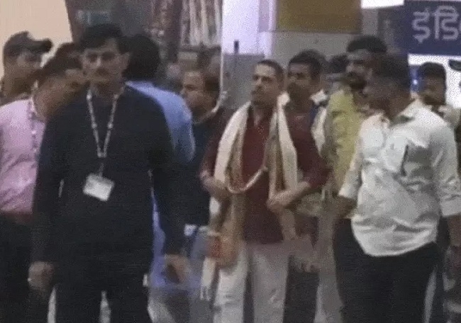 इंदौर पहुंचे रॉबर्ट वाड्रा इंदौर पहुंचे रॉबर्ट वाड्रा