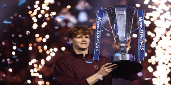 एटीपी फाइनल्स खिताब के साथ जैनिक सिनर एटीपी फाइनल्स खिताब के साथ जैनिक सिनर