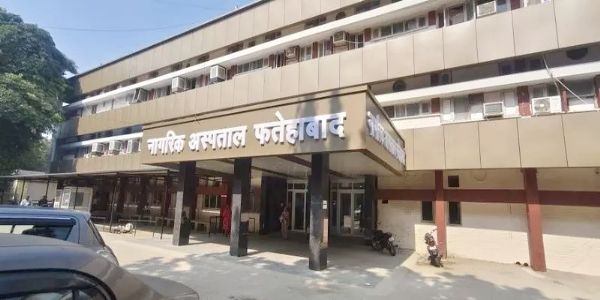 फतेहाबाद : कार ने दो मोटरसाइकिलों में मारी टक्कर, एक की मौत, बुजुर्ग घायल