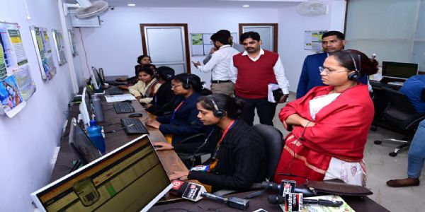 मंत्री ने अधिकारियों को रचनात्मक सोच के साथ योजनाओं को गति देने का दिया निर्देश