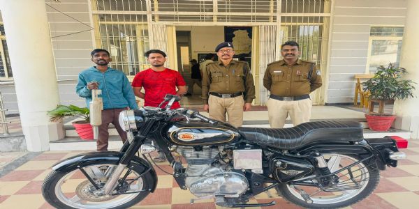 सिवनीः शहर में तेज आवाज व मॉडिफाइड सायलेंसर वाले वाहनों पर पुलिस की कड़ी कार्रवाई