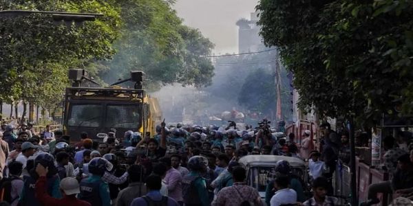 बांग्लादेश में हसीना की फांसी की सजा के बाद तनाव, गोपालगंज में सड़क जाम, ढाका के धनमोंडी में झड़पें