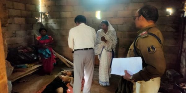 बंद कमरे मे मिली महिला की लाश, पुलिस और फॉरेंसिक टीम मौके पर जाँच में जुटी