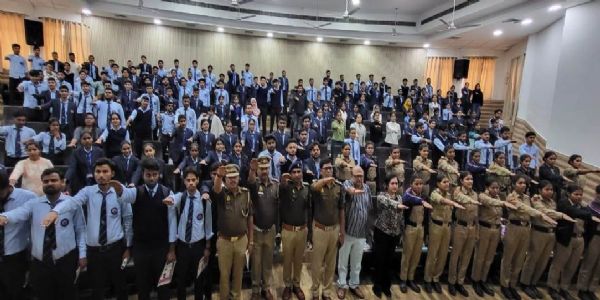 यातायात नियमों का पालन करें और दूसरों को भी प्रेरित करें : सुभाष चंद्र गंगवार