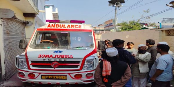 प्रेम विवाह के आठ महीने बाद युवती की मौत, परिजनों ने एम्बुलेंस रोककर थाने में मचाया हंगामा