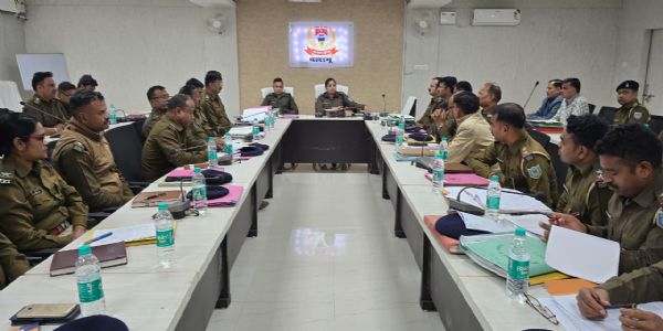 एसपी ने की अपराध नियंत्रण और प्राथमिक मुद्दों की समीक्षा