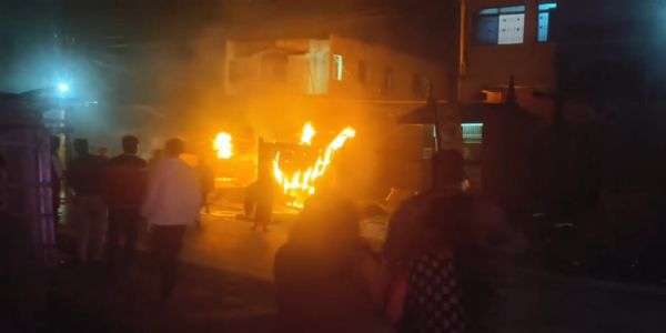 गैस सिलेंडर फटने से किराना दुकान और घर में लगी आग, डेढ़ लाख की संपत्ति राख