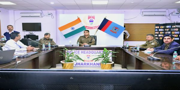 डायल 112 की सुविधाओं को लेकर आईजी ने की समीक्षा बैठक