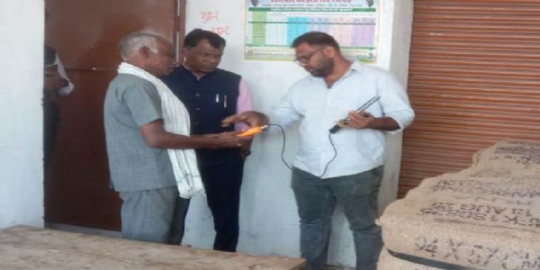 जांजगीर चांपा: जिला पंचायत सीईओ ने धुरकोट, मुनुंद एवं भड़ेसर धान उपार्जन केंद्रों का किया निरीक्षण