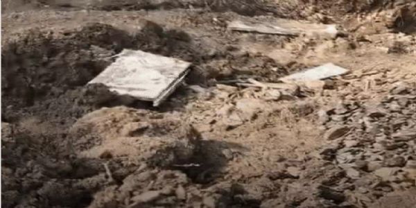 वन अधिकारी ने पत्नी और दो बच्चों की हत्या कर दफनाए शव, 10 दिन बाद घर के पास गड्ढे से मिली तीनों की लाश