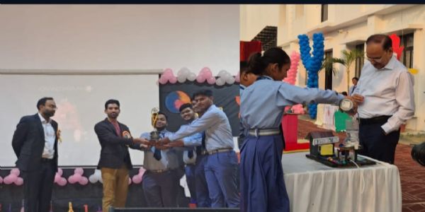 इसरो के वैज्ञानिक अभिषेक सिंह ने चंद्रयान-3 के लैडिंग की जानकारी दे छात्रों का बढ़ाया उत्साह