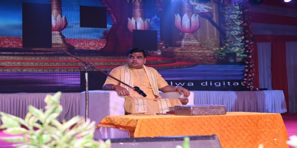 'दीवाना तेरा आया बाबा तेरी नगरी में'... शांतनु महराज के भजनों पर झूम उठे श्रोता