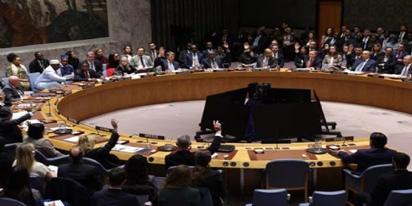 संयुक्त राष्ट्र के राजदूत और प्रतिनिधि सोमवार को न्यूयॉर्क में गाजा योजना पर अमेरिका के प्रस्ताव पर संयुक्त राष्ट्र सुरक्षा परिषद की बैठक में मतदान करते हुए। फोटो - इंटरनेट मीडिया