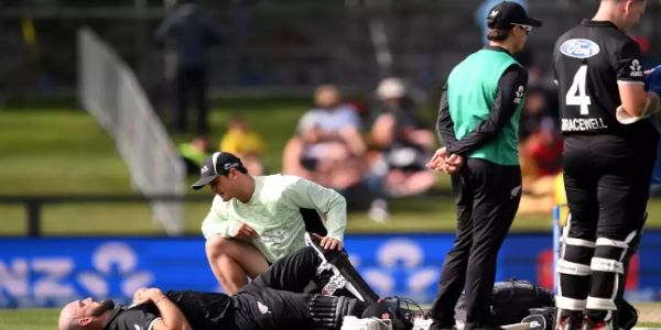 वेस्टइंडीज के खिलाफ पहले वनडे के दौरान न्यूज़ीलैंड के ऑलराउंडर डेरिल मिचेल चोटिल हुए वेस्टइंडीज के खिलाफ पहले वनडे के दौरान न्यूज़ीलैंड के ऑलराउंडर डेरिल मिचेल चोटिल हुए