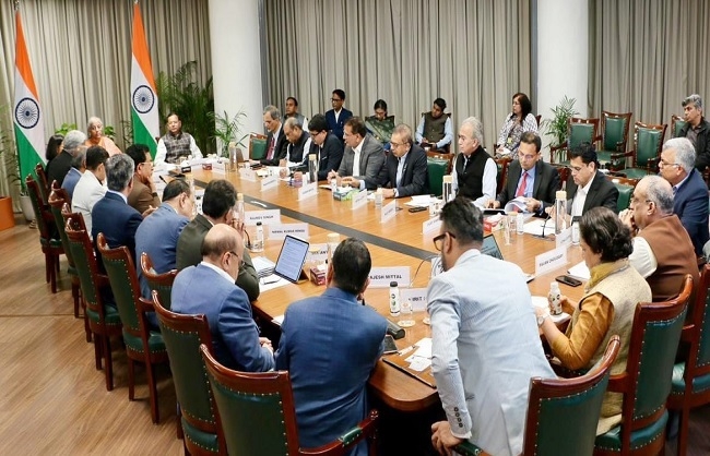 विनिर्माण क्षेत्र के विशेषज्ञों और स्टार्ट-अप्स के प्रतिनिधियों के साथ बैठक करते सीतारमण विनिर्माण क्षेत्र के विशेषज्ञों और स्टार्ट-अप्स के प्रतिनिधियों के साथ बैठक करते सीतारमण