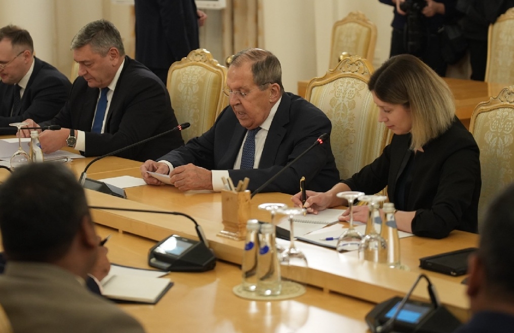 मास्को में सोमवार को भारत के विदेशमंत्री जयशंकर ने अपने समकक्ष सर्गेई लावरोव से मुलाकात की। इस मुलाकात के दोनों फोटो जयशंकर ने एक्स पर साझा किए हैं। मास्को में सोमवार को भारत के विदेशमंत्री जयशंकर ने अपने समकक्ष सर्गेई लावरोव से मुलाकात की। इस मुलाकात के दोनों फोटो जयशंकर ने एक्स पर साझा किए हैं।