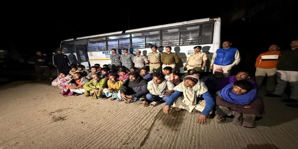 उत्तरी बंगाल की खाड़ी में अंतरराष्ट्रीय समुद्री सीमा पर पकड़े गए बांग्लादेशी मछुआरे