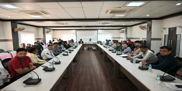 पीथमपुर में सीएसआर कार्यों को लेकर कलेक्टर ने उद्योगों से सामूहिक जिम्मेदारी निभाने का आह्वान किया