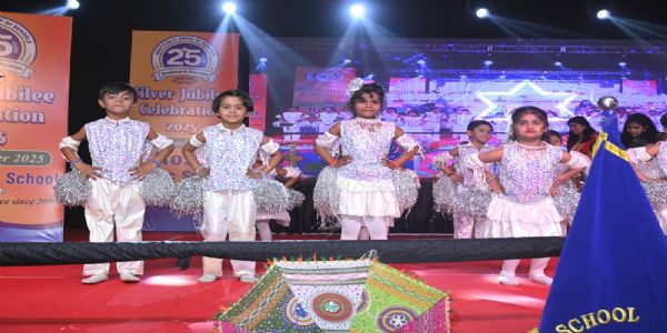 रोजी पब्लिक स्कूल के वार्षिकोत्सव में बच्चों ने प्रस्तुत किए रंगारंग कार्यक्रम