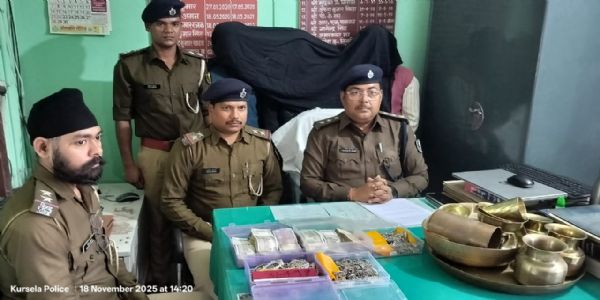 पुलिस ने चोरी के सोना-चाँदी व नगदी के साथ तीन अभियुक्त को किया गिरफ्तार