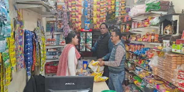 सरकारी कार्यक्रम में विद्यार्थियों को एक्सपायरी डेट के चिप्स का वितरण, खाद्य सुरक्षा विभाग ने की कार्रवाई