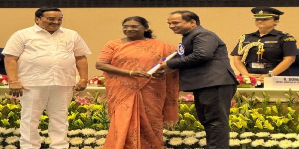 राष्ट्रपति मुर्मु ने छत्तीसगढ़ के रायपुर जिले को जल संचय जन भागीदारी पुरस्कार से किया सम्मानित