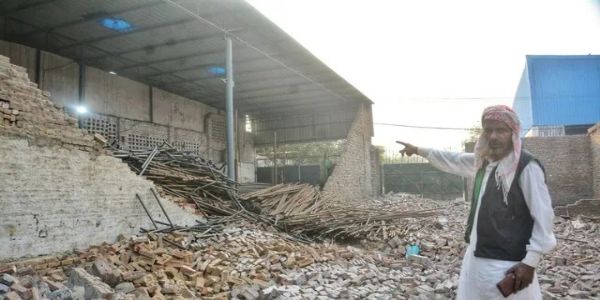 वेयरहाउस की दीवार गिरी, चार महिलाएं मलबे में दबी, दो की मौत