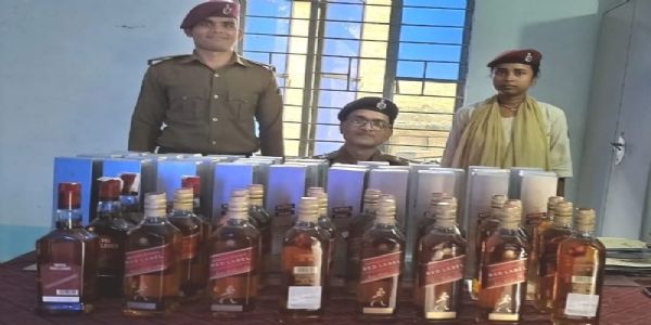 रेल पुलिस ने विदेशी शराब से भरी दो ट्राॅली बैग किया बरामद
